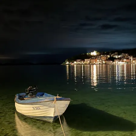 Small House At Seafront * 티스노