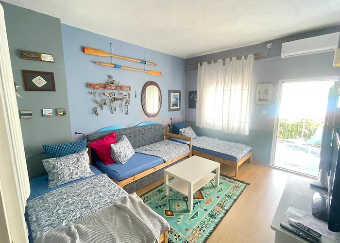 Small House At Seafront Semesterbostad *