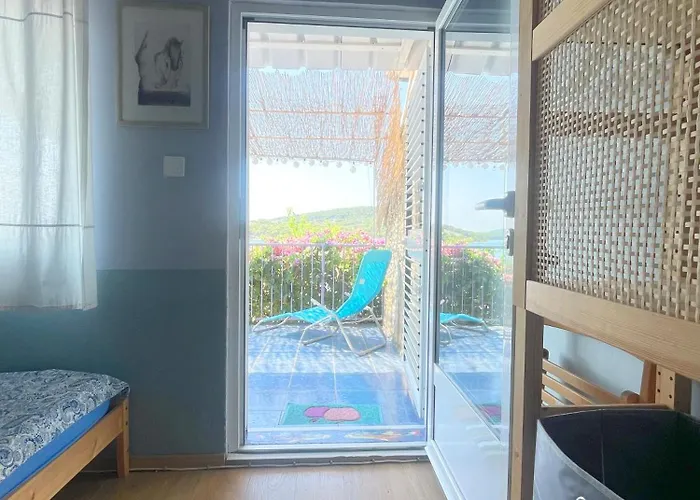 Semesterbostad Small House At Seafront