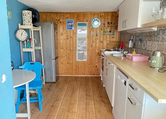 Small House At Seafront Semesterbostad